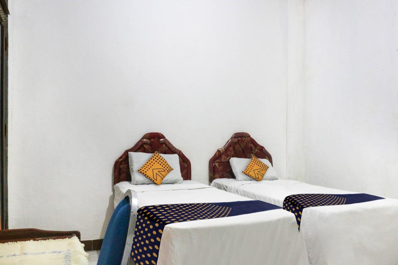 Spot On 91212 Hotel Kelimutu Kupang  Buitenkant foto