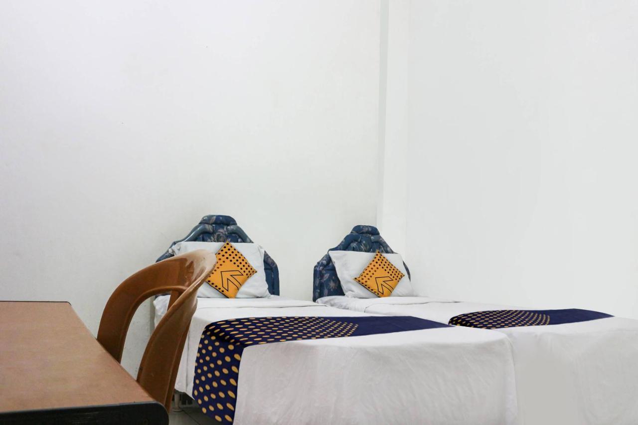 Spot On 91212 Hotel Kelimutu Kupang  Buitenkant foto