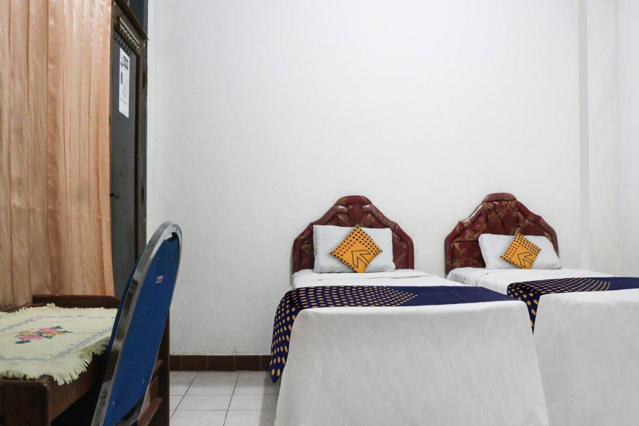 Spot On 91212 Hotel Kelimutu Kupang  Buitenkant foto